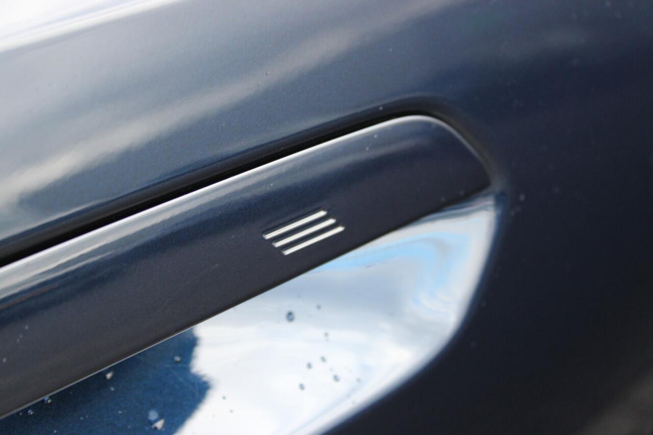 BMW 5-SERIE Touring 530e M Sport Automaat / Panoramadak / Trekhaak / Bowers & Wilkins / Adaptief onderstel professional / Parking Assistant Professional / Stoelventilatie