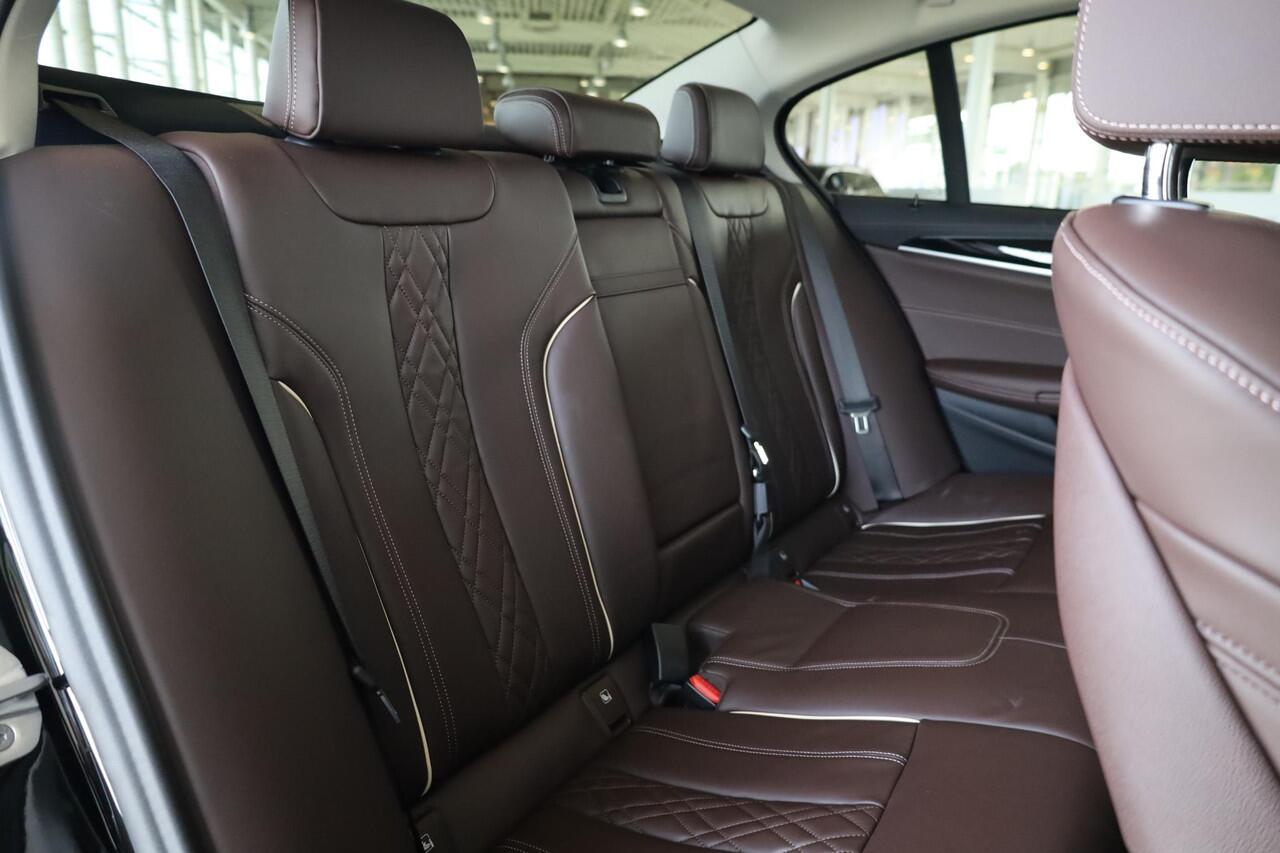 BMW 5-SERIE 530e xDrive High Executive | Head-up Display | Achterasbesturing | Driving Assistant Professional | Comfortstoel(en)