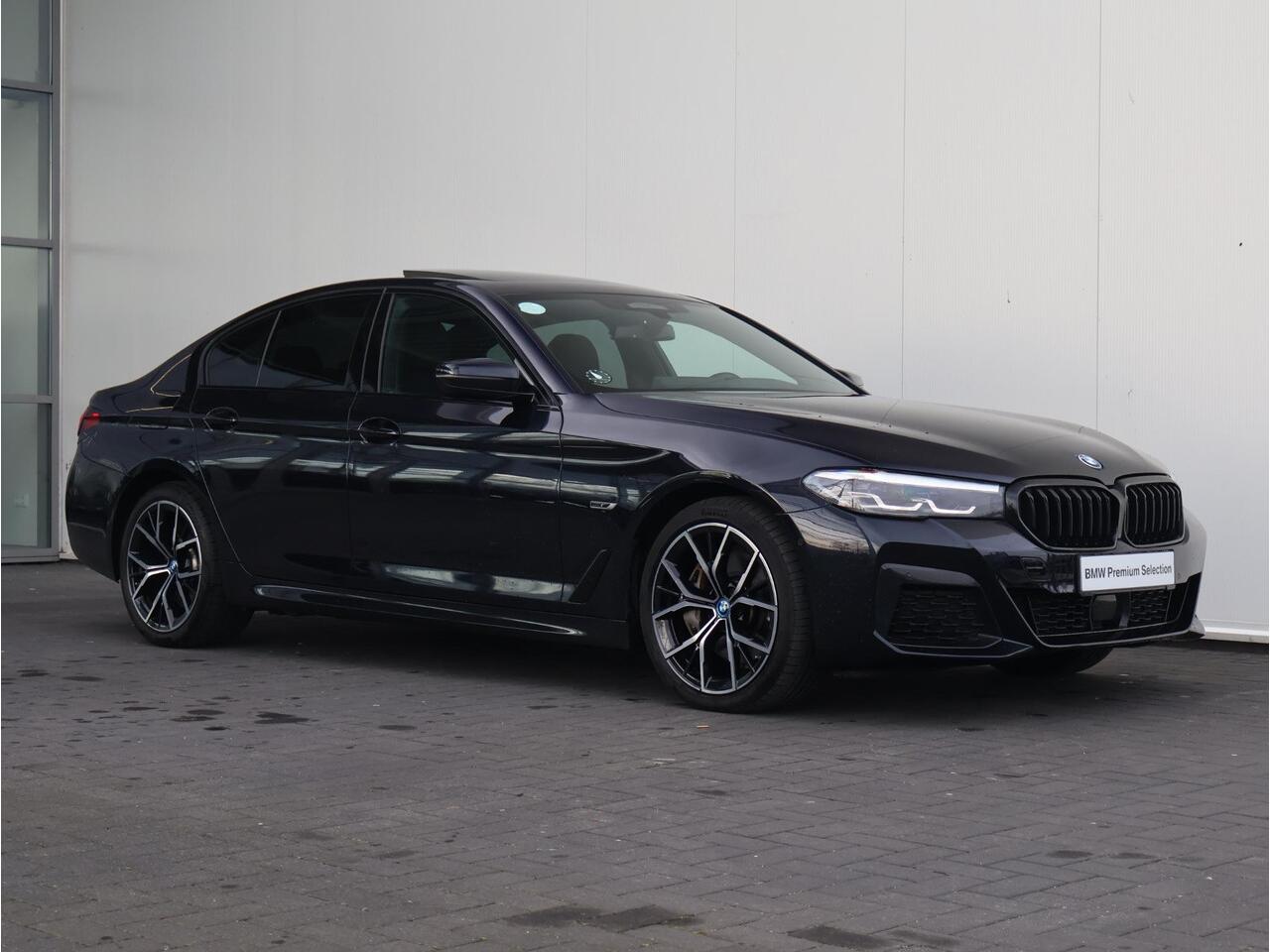 BMW 5-SERIE 545e xDrive Business Edition Plus M Sportpakket/ Stuurwielrand verwarmd/ Achteruitrijcamera/ Active Cruise Control/ Head-Up/ HiFi/ Panoramadak