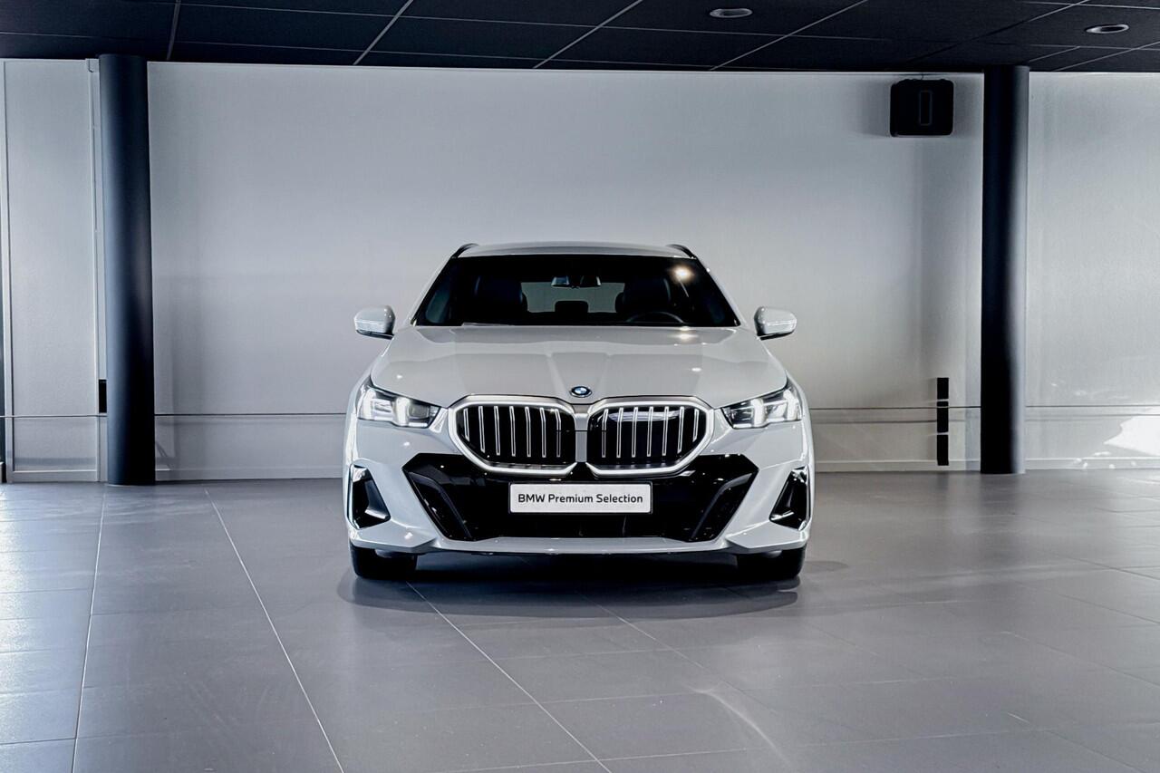 BMW 5-SERIE Touring 530e M Sport Edition | Harman Kardon | Stoelverwarming | Head-up Display |