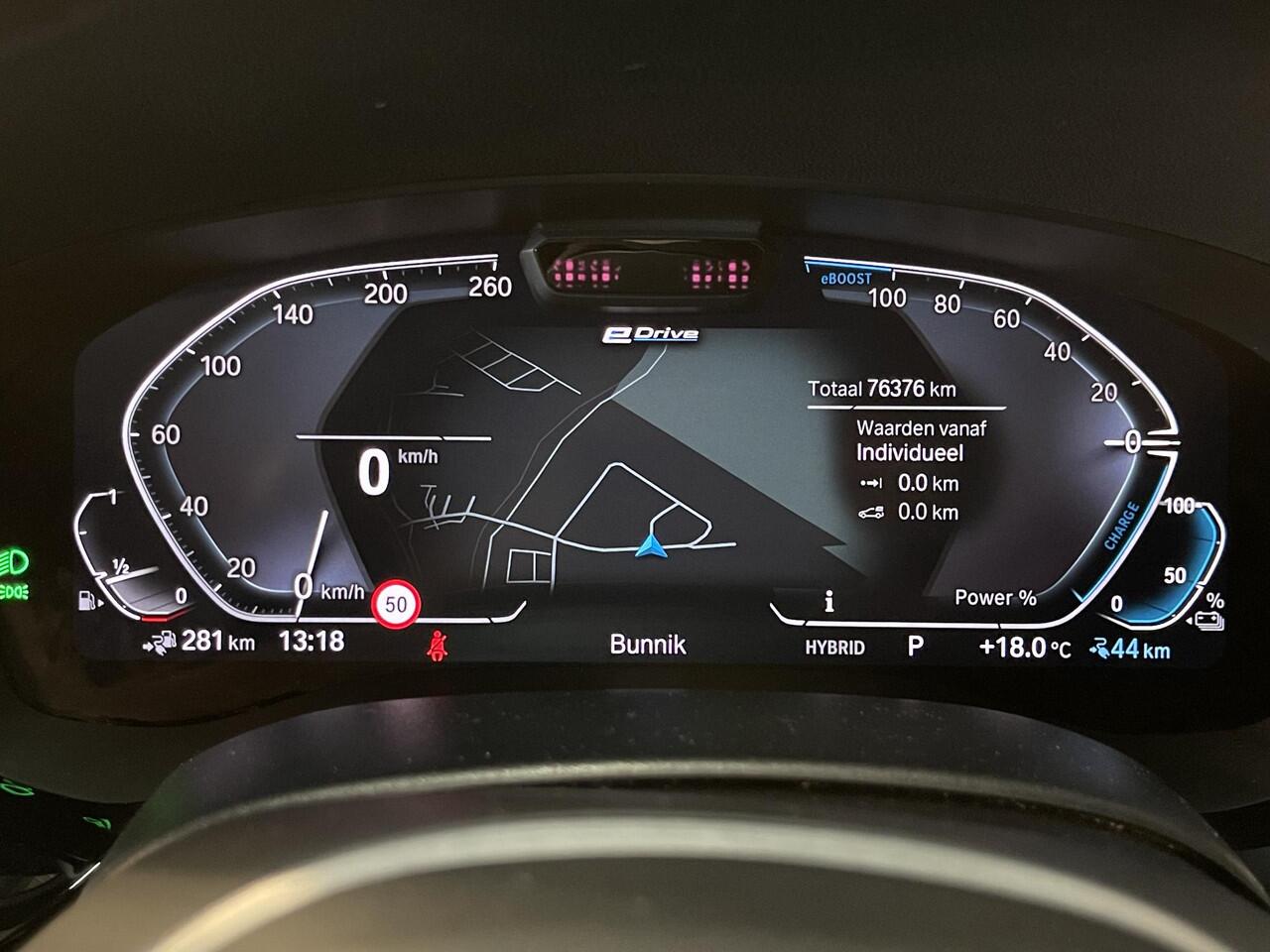 BMW 5-SERIE Touring 530e High Executive M Sport 18"/Panoramadak/Laser LED/Adaptief onderstel/Head-up/Keyless/Stoelverwarming/Adaptieve cruise/Dodehoek/Camera/Apple Carplay & Android Auto/HiFi