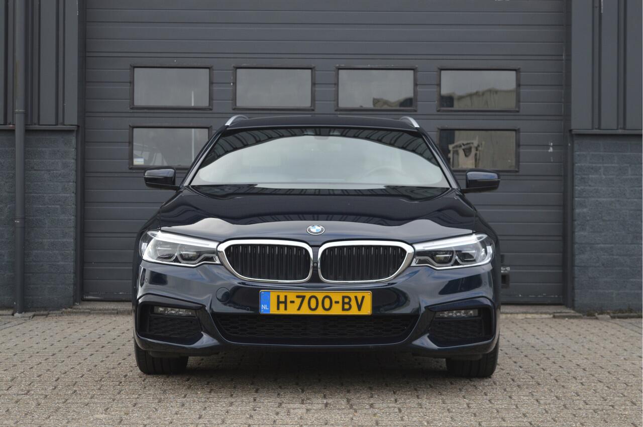 BMW 5-SERIE Touring 520i High Executive | M-PAKKET | 360 CAM | CARPLAY |