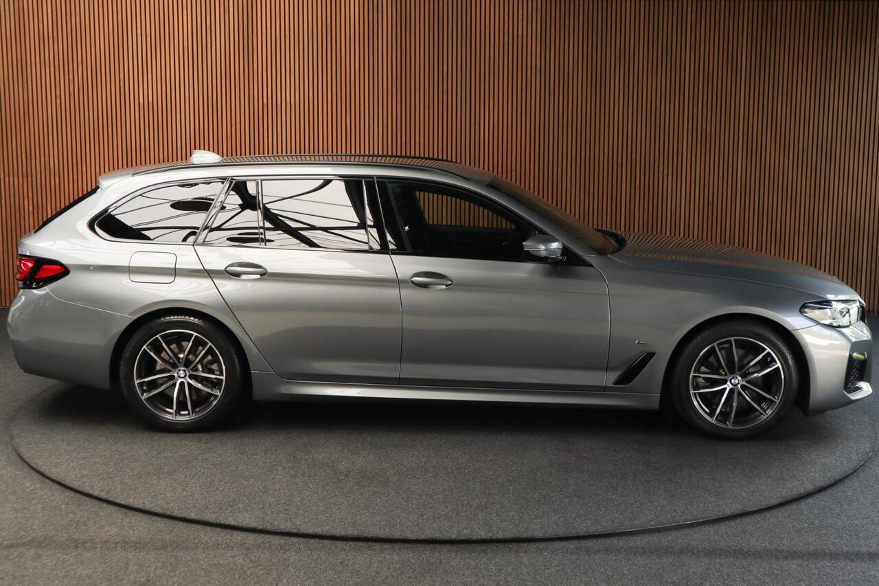 BMW 5-SERIE Touring 520i M-Sport HUD Matrix DAP ACC Leer PDC Elektr. uitklapbaar trekhaak Elektr. bedienbaar achterklep Navi Camera Climate (3-zone) Memory seats PDC Zwarte binnenhemel LM velgen BTW auto