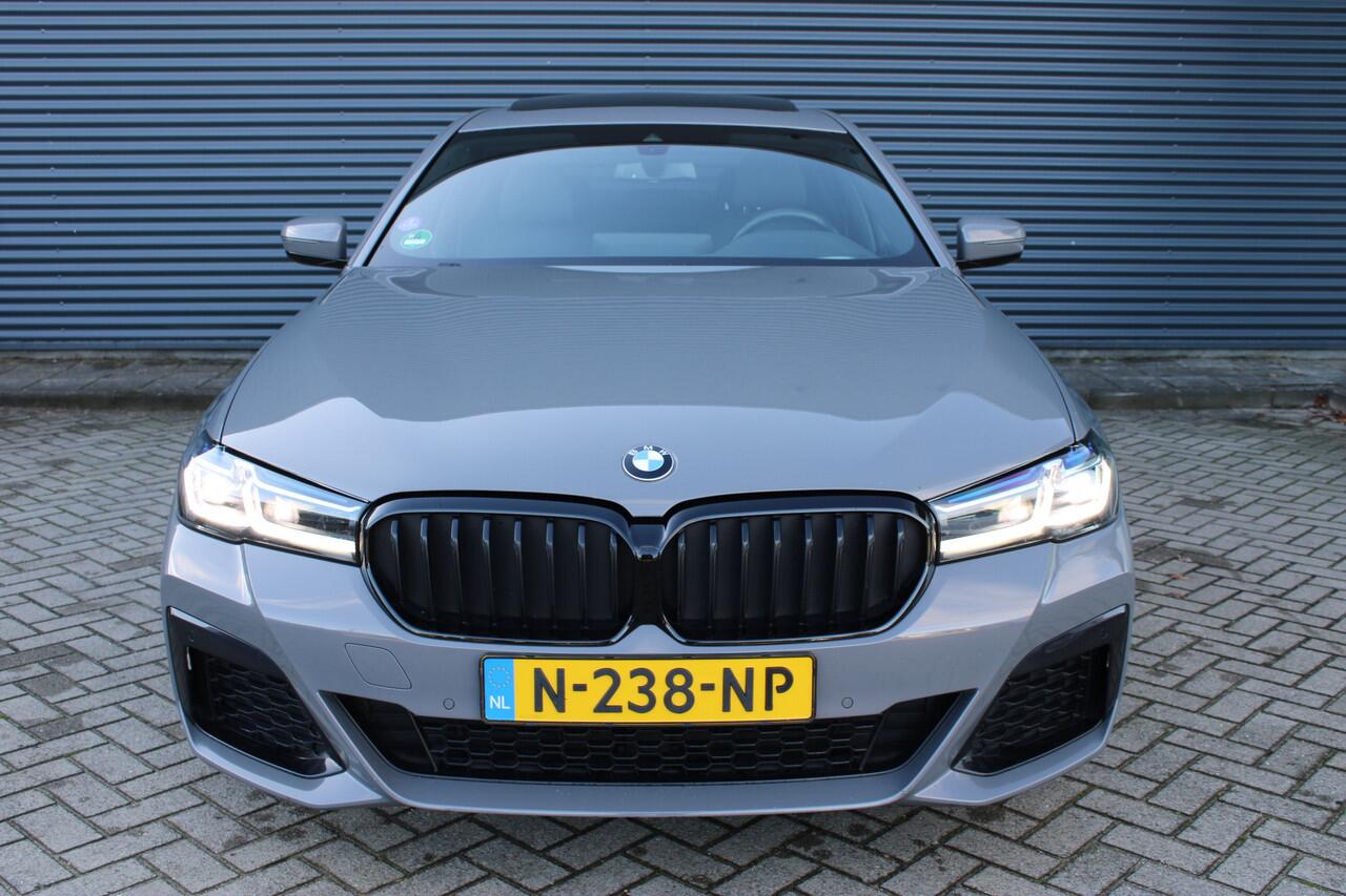 BMW 5-SERIE 520e M-Sport Panoramadak Laser Leer Comfort-Zetels