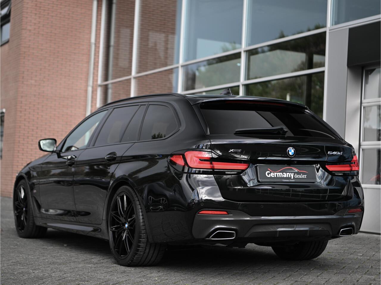 BMW 5-SERIE Touring 540d xDrive 340pk M-Sportpakket Head-Up Laser-Led Comf-Zetels Keyless