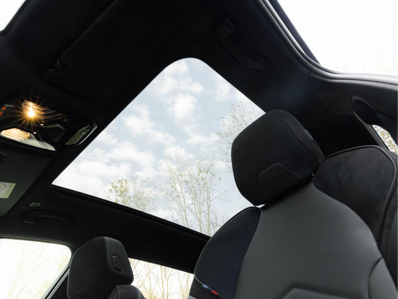 BMW 5-SERIE Touring 530e M-Sport - Pano - Trekhaak - Driving Ass - Camera