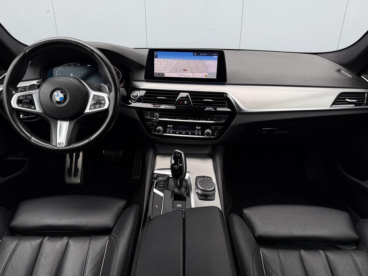 BMW 5-SERIE Touring 540i xDrive High Executive M-Pakket/Trekhaak/Carplay.