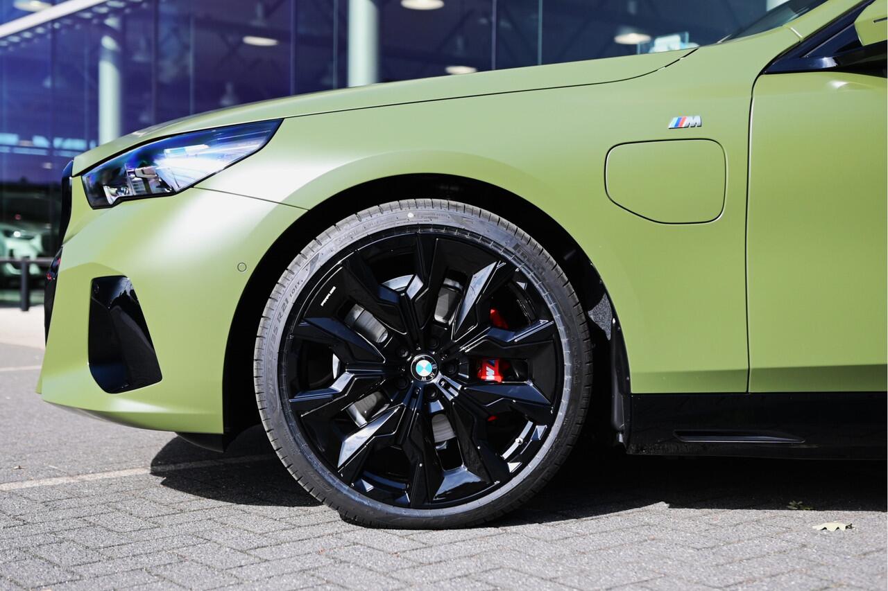 BMW 5-SERIE Touring 530e M Sport Automaat / Trekhaak / Adaptieve LED / Stoelventilatie / Parking Assistant / Stoelverwarming / M Sportonderstel