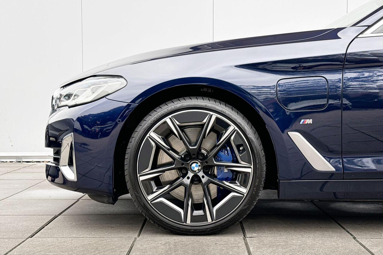 BMW 5-SERIE Sedan 545e xDrive High Executive M-Sport Adaptief Onderstel / Stuurwielrand Verwarming / Integrale Active Besturing / Achterklep Bediening Automatisch / Comfort Acces / Soft Close / Glazen Schuifdak / Stoelverwarming / Driving Assistant Prof / Laser Light