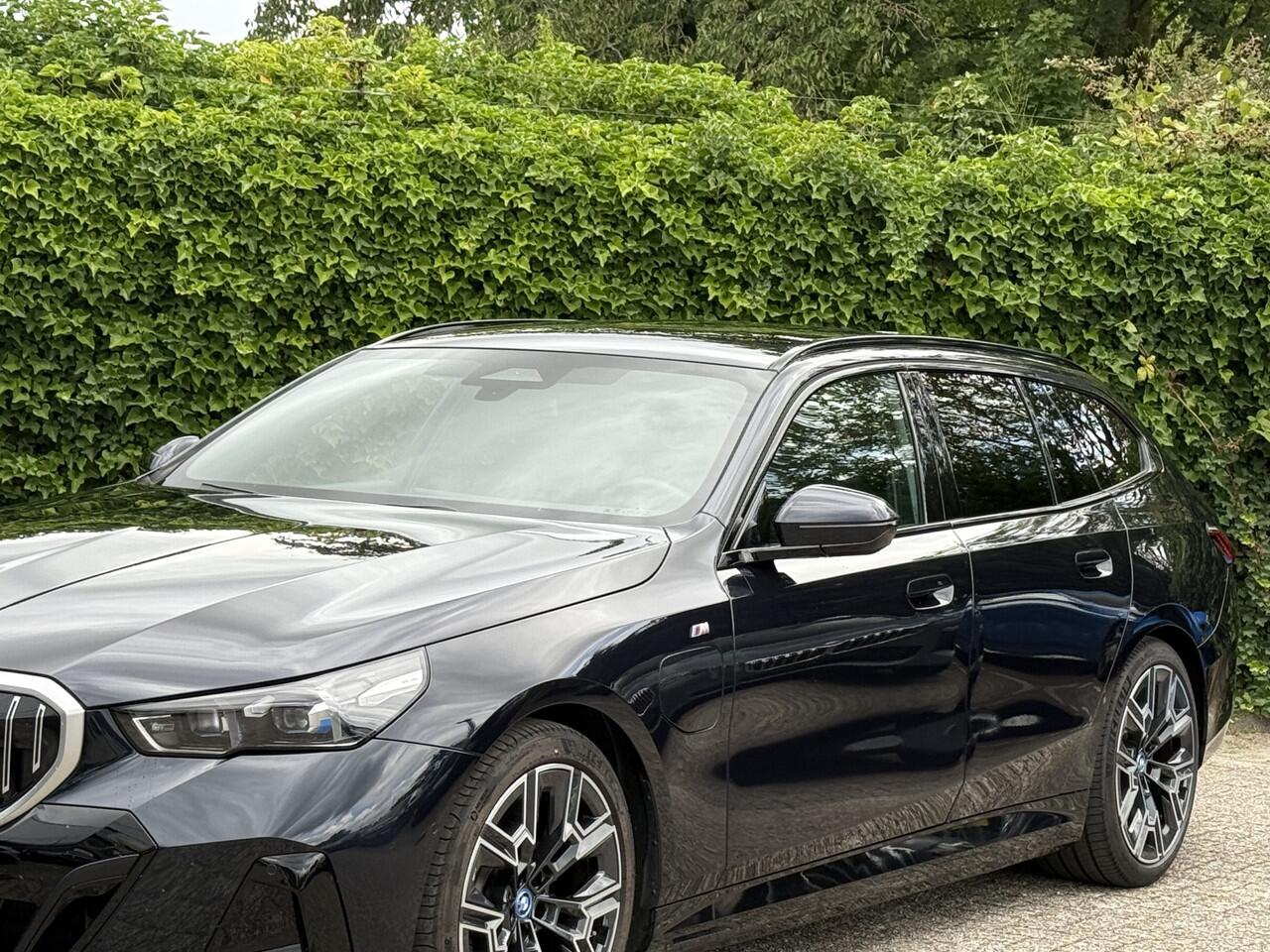 BMW 5-SERIE Touring 530e | M-Sport | Elek. Trekhaak | Camera | 20'' | Driv. Ass. Plus