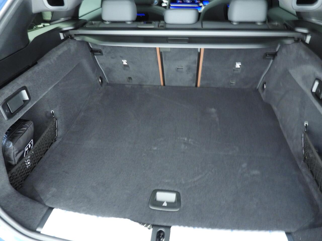 BMW 5-SERIE Touring 530e | M Sportpakket Pro | Individual Lak | Innovation Pack | Comfort Pack | Travel Pack | Trekhaak