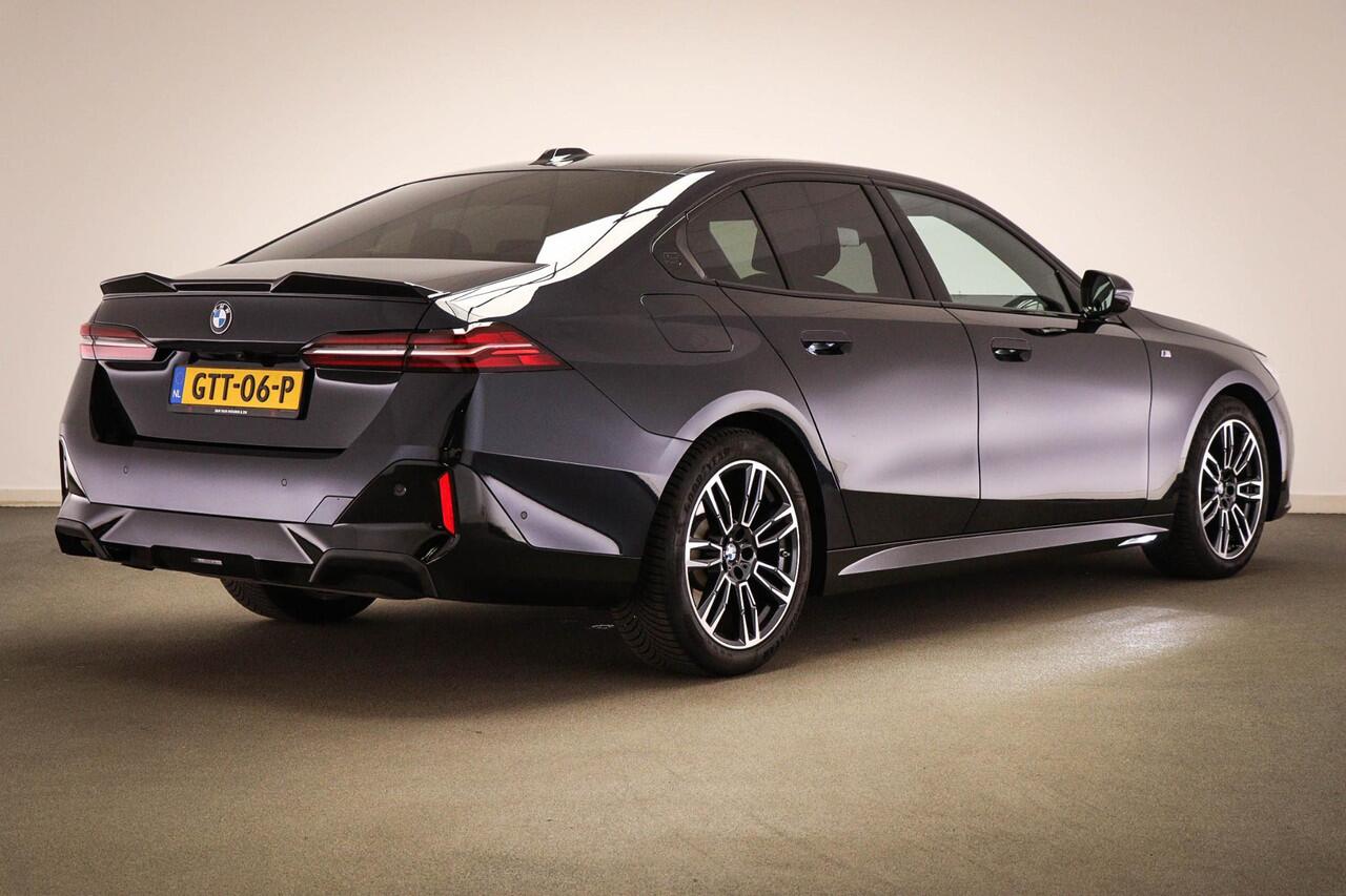 BMW 5-SERIE 520i M-Sport | COMFORT / INNOVATION / TRAVEL- PACK | HEAD UP | STOELKOELING | STUURVERWARMING | 360 CAMERA