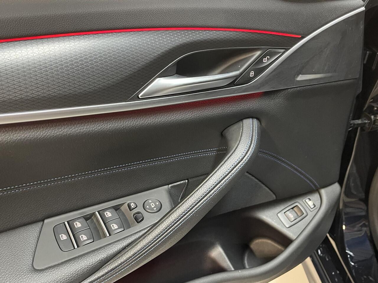 BMW 5-SERIE Touring 530e High Executive M Sport 19"/Stoel + stuurverwarming/Adaptieve cruise/LED/Camera/Apple Carplay & Android Auto/HiFi