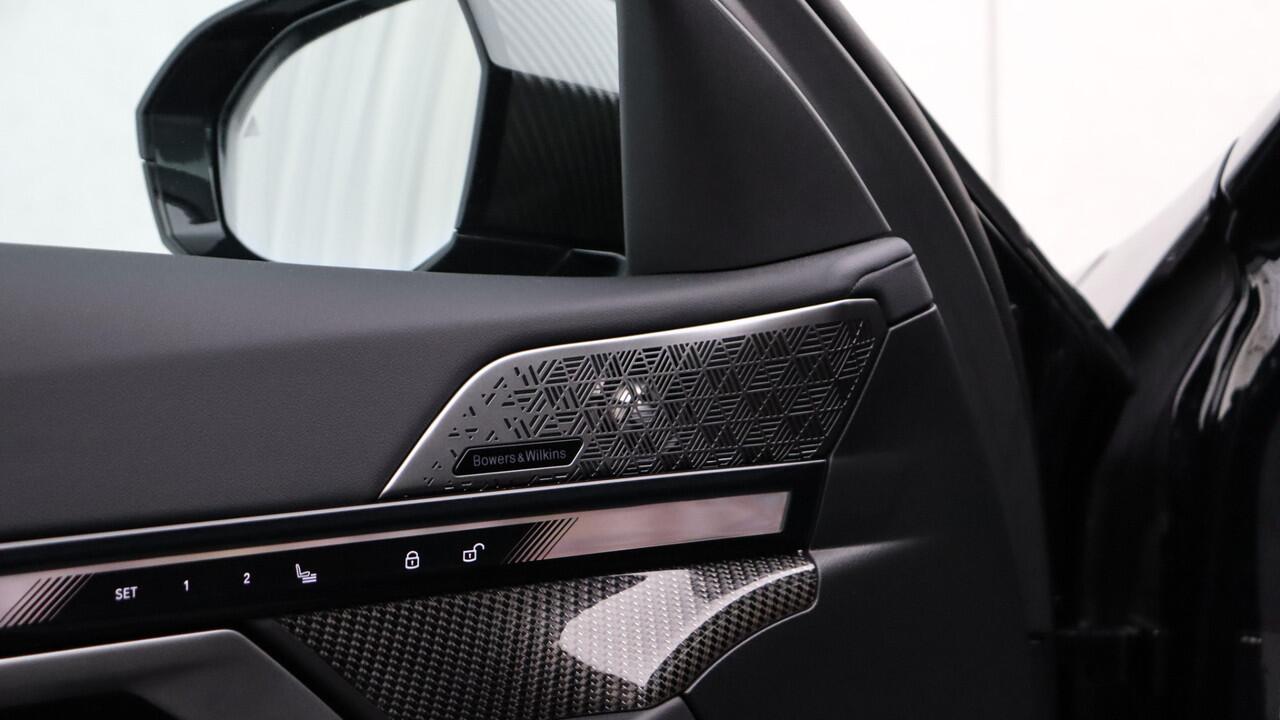 BMW 5-SERIE Touring 530e xDrive M-Sport Pro | Stoelventilatie | Bowers & Wilkins | M Carbon exterieur | Onderstel Professional | Head-up | Panoramadak | Trekhaak