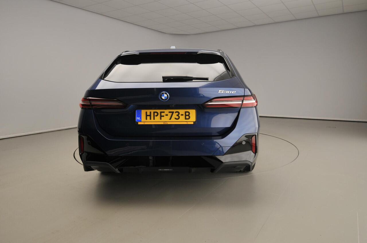 BMW 5-SERIE Touring 530e | M-Sportpakket | LED | Navigatie | Active cruise | Trekhaak | Schuifdak | DAB | HArman-kardon sound | Alu 19 inch