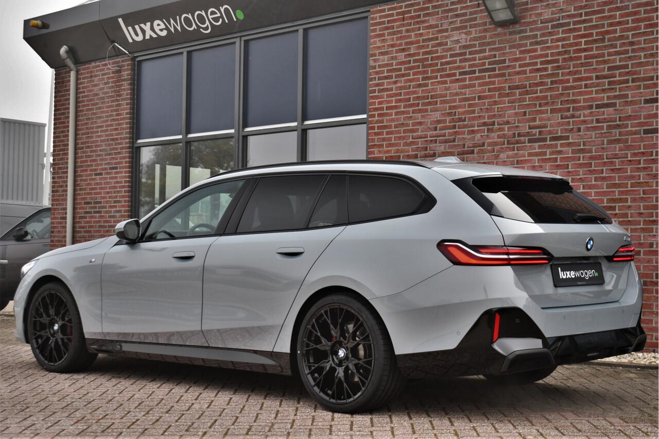 BMW 5-SERIE Touring 520i M-Sport Pano Trekh 21inch Brooklyngrau ACC 360 H/K HUD Stoelventilatie