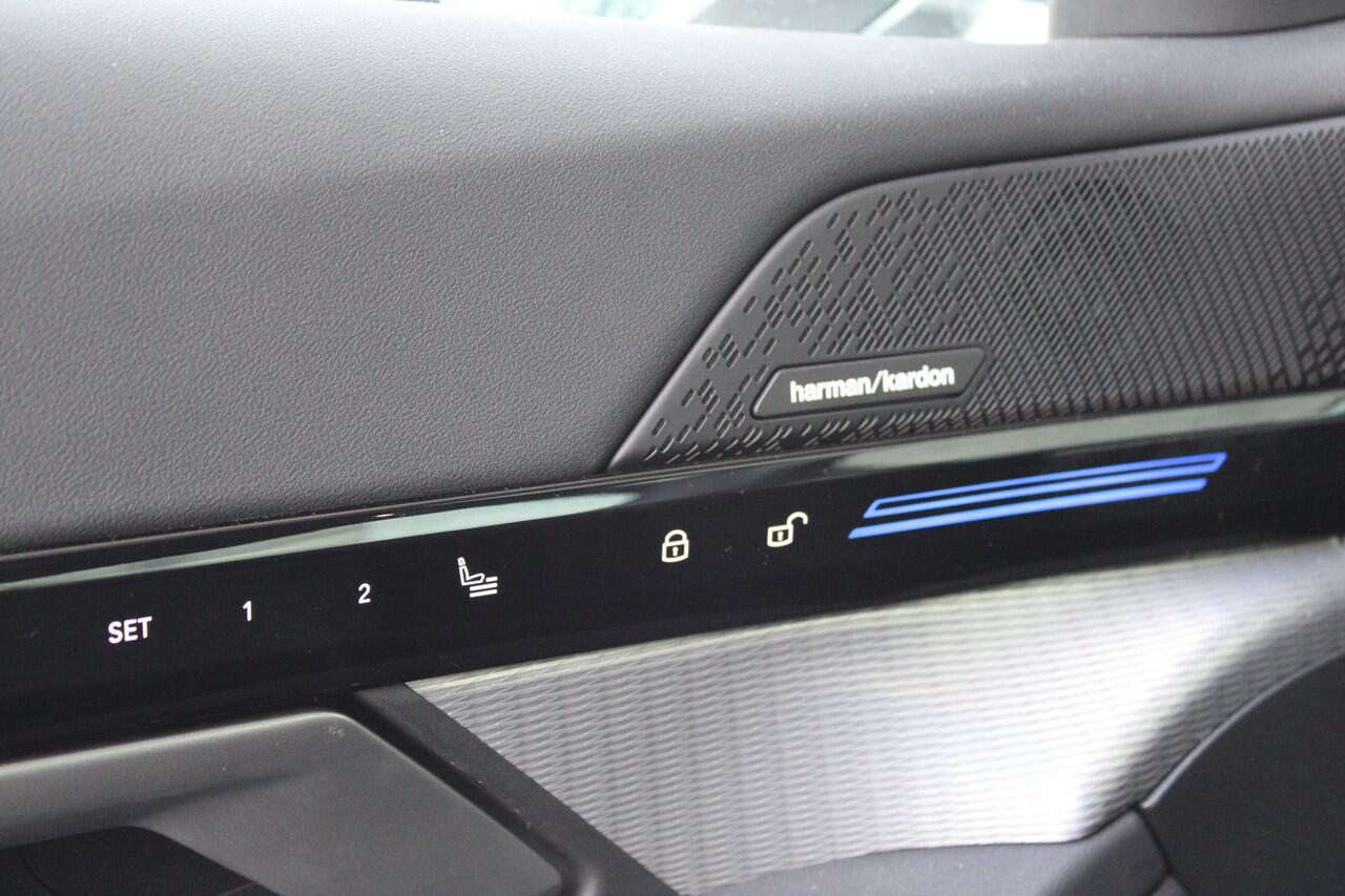 BMW 5-SERIE 530e M Sport Automaat / Panoramadak / Parking Assistant Professional / Adaptieve LED / Comfort Access / Stoelventilatie / Stuurverwarming / M Sportonderstel