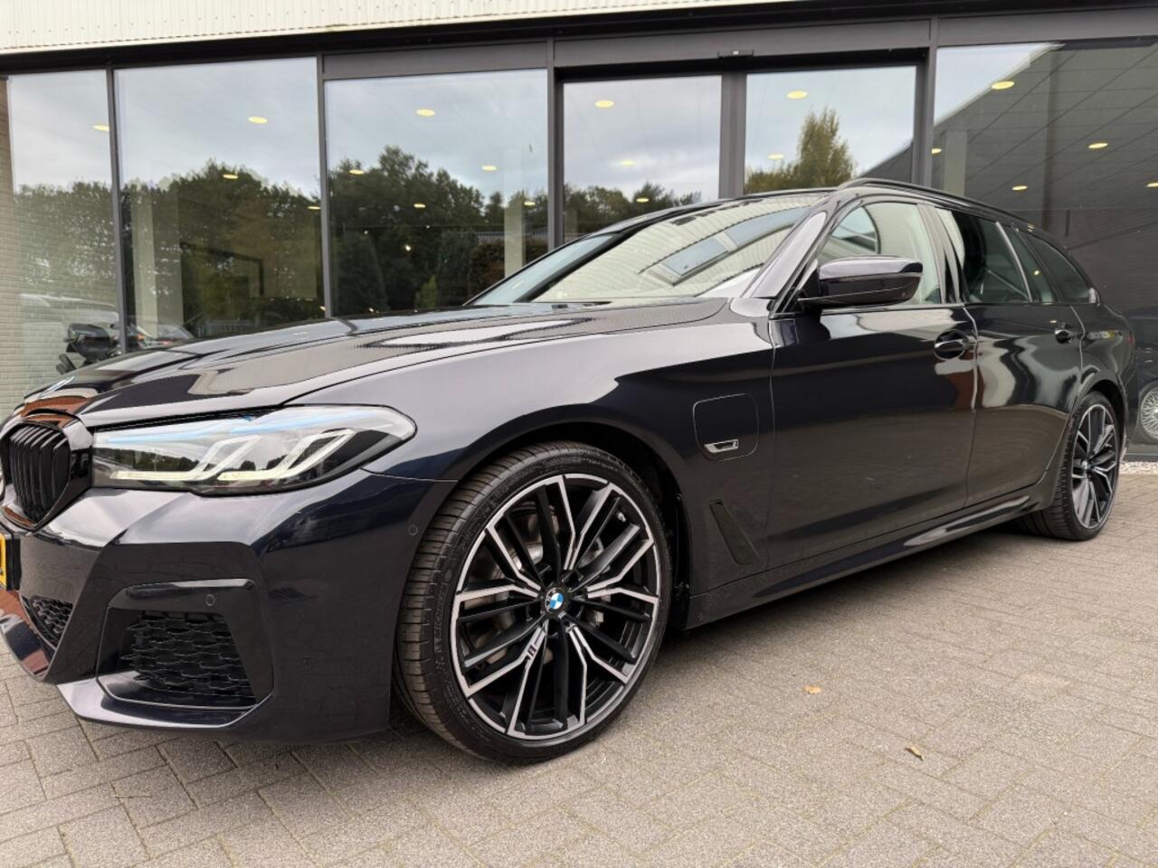 BMW 5-SERIE 530e M-Sport,Laser LED,Sport/Comf. zetels,Memory,Cam 360,Trekhk Elekt.