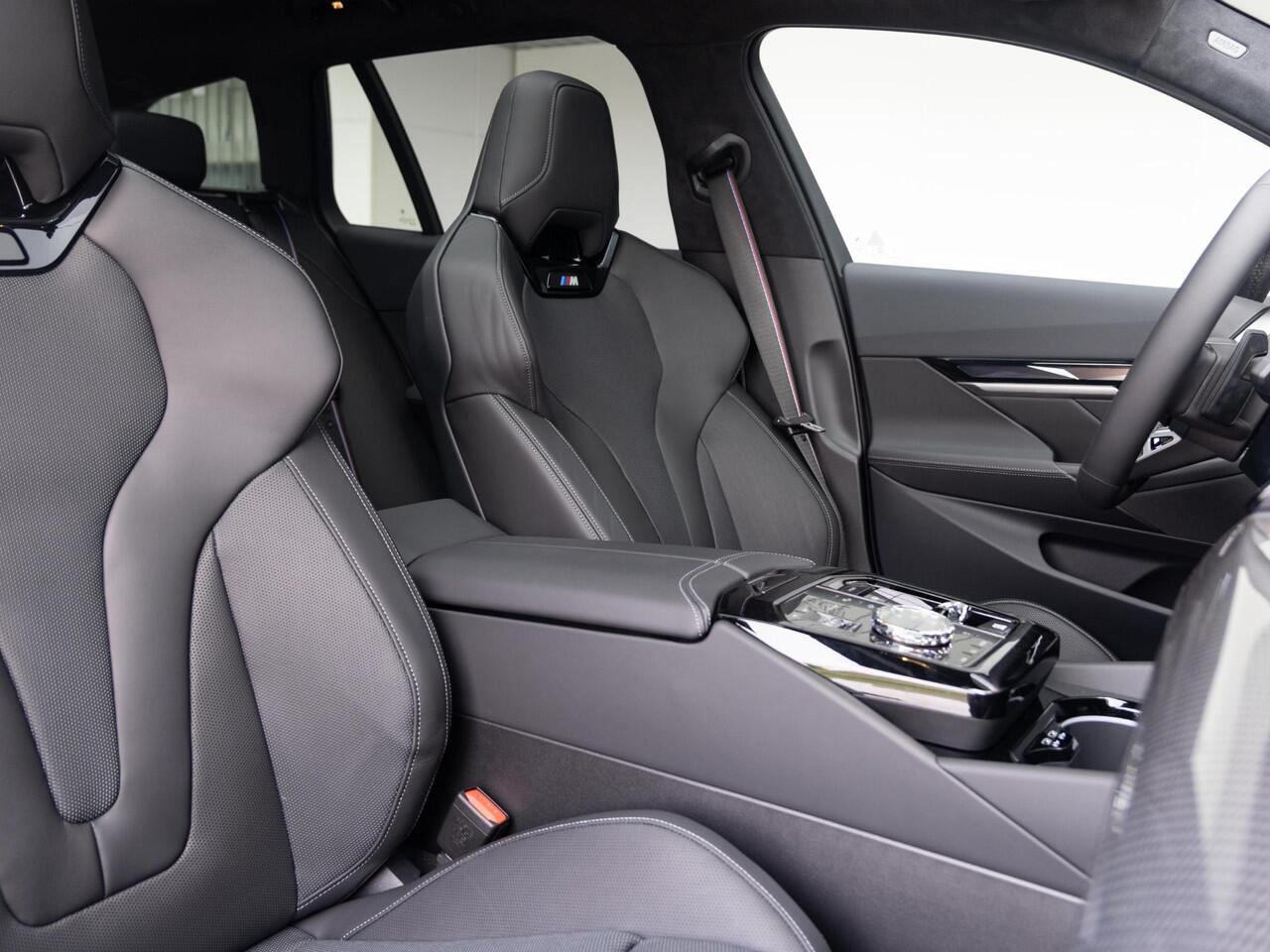 BMW 5-SERIE Touring 530e | M Sportpakket Pro | Innovation Pack | Bowers & Wilkins | Verwarmd Stuurwiel | Comfort Access | Stoelventilatie | Panoramadak | Trekhaak