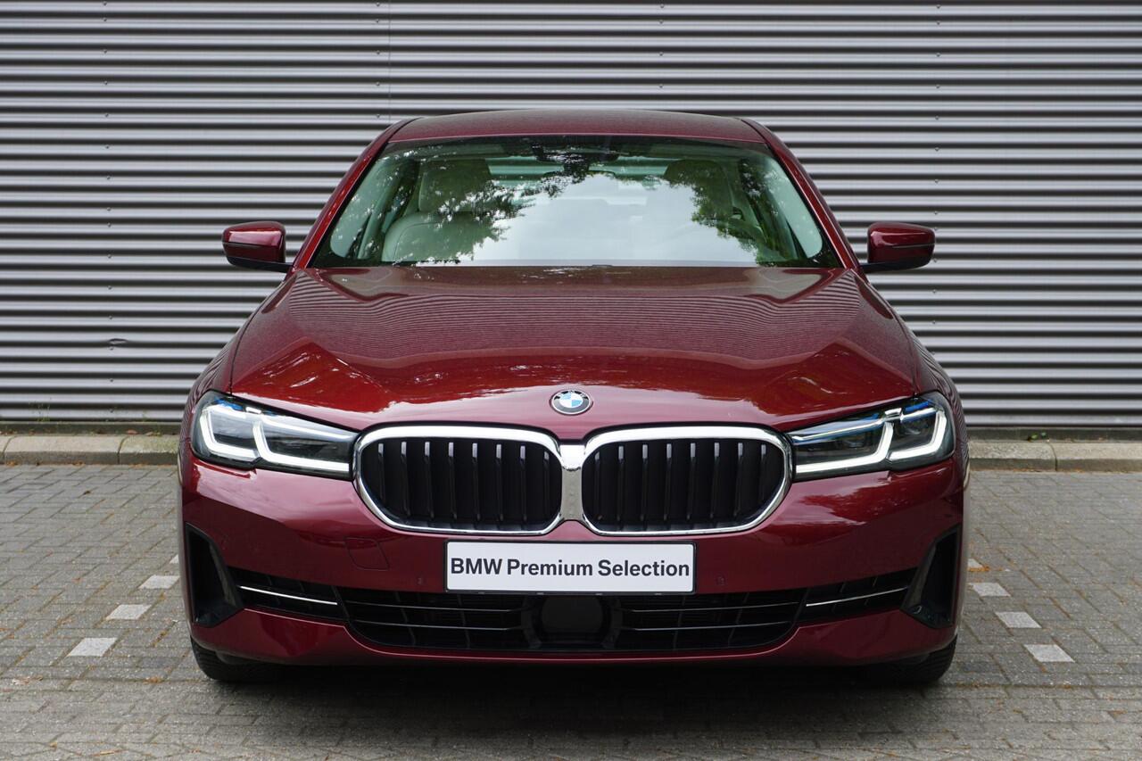 BMW 5-SERIE Sedan 520i Active Cruise | Head-Up | Comfortstoel | Parking Assistant | HiFi System