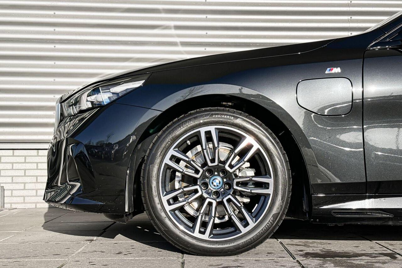 BMW 5-SERIE Touring 530e M Sportpakket / Travel Pack / Comfort Pack