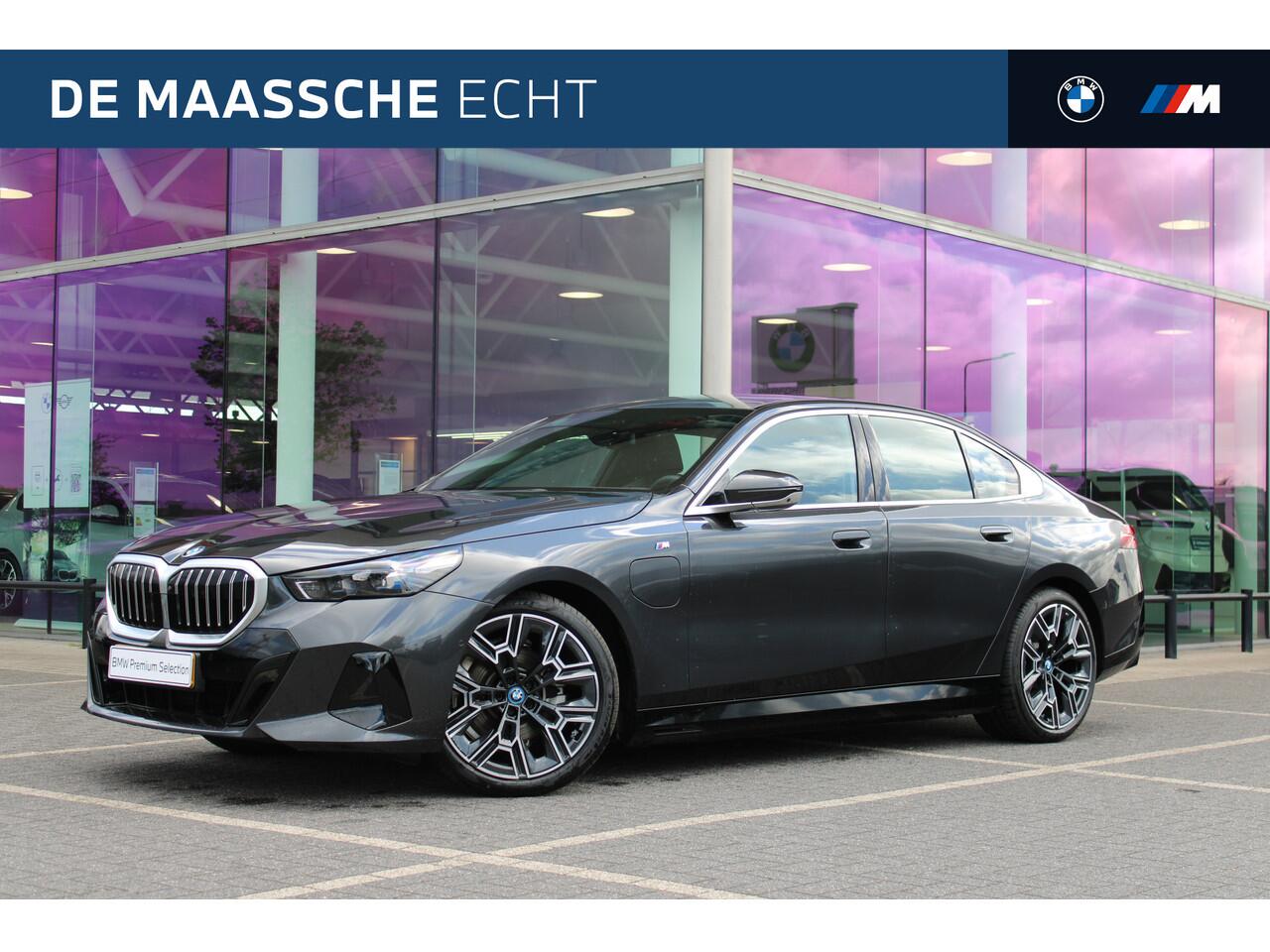 BMW 5-SERIE 530e M Sport Automaat / Panoramadak / Parking Assistant Professional / Adaptieve LED / Comfort Access / Stoelventilatie / Stuurverwarming / M Sportonderstel