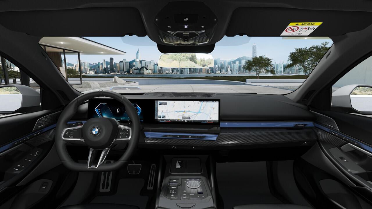 BMW 5-SERIE Touring 530e M Sport Automaat / Panoramadak / Trekhaak / Stoelventilatie / Bowers & Wilkins / M Sportonderstel / Comfort Access / Adaptieve LED / Parking Assistant Plus