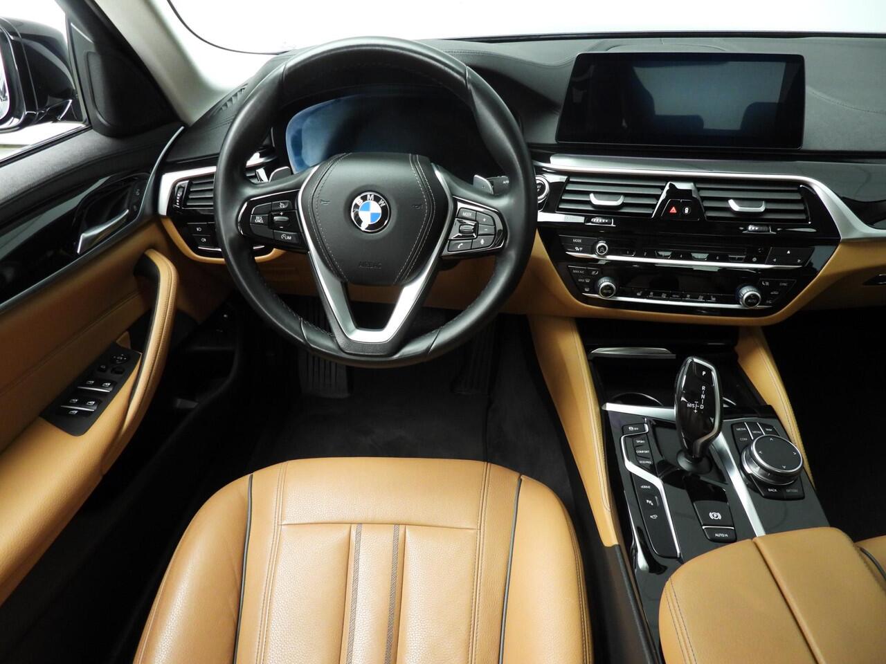 BMW 5-SERIE Sedan 530e | LED | Leder | HUD | Stoelverwarming | Chrome line | Hifi speakers | Alu 18 inch