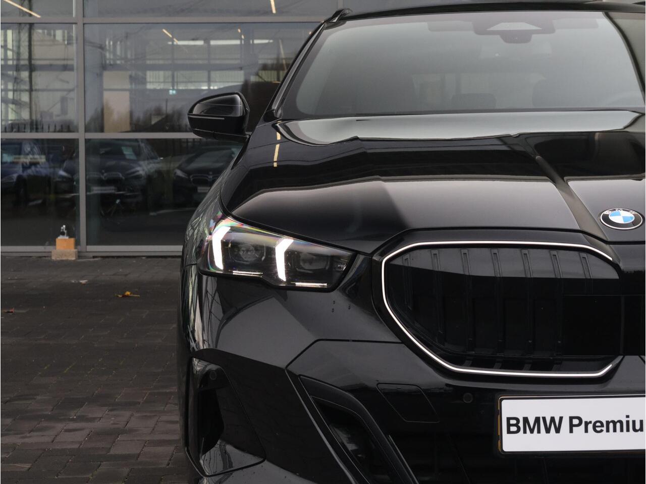 BMW 5-SERIE Touring 520i M Sportpakket Pro/ Verwarmd Stuurwiel/ Comfort Access/ Elektrische Trekhaak/ Panoramadak/ Harman-Kardon/ Stoelverwarming