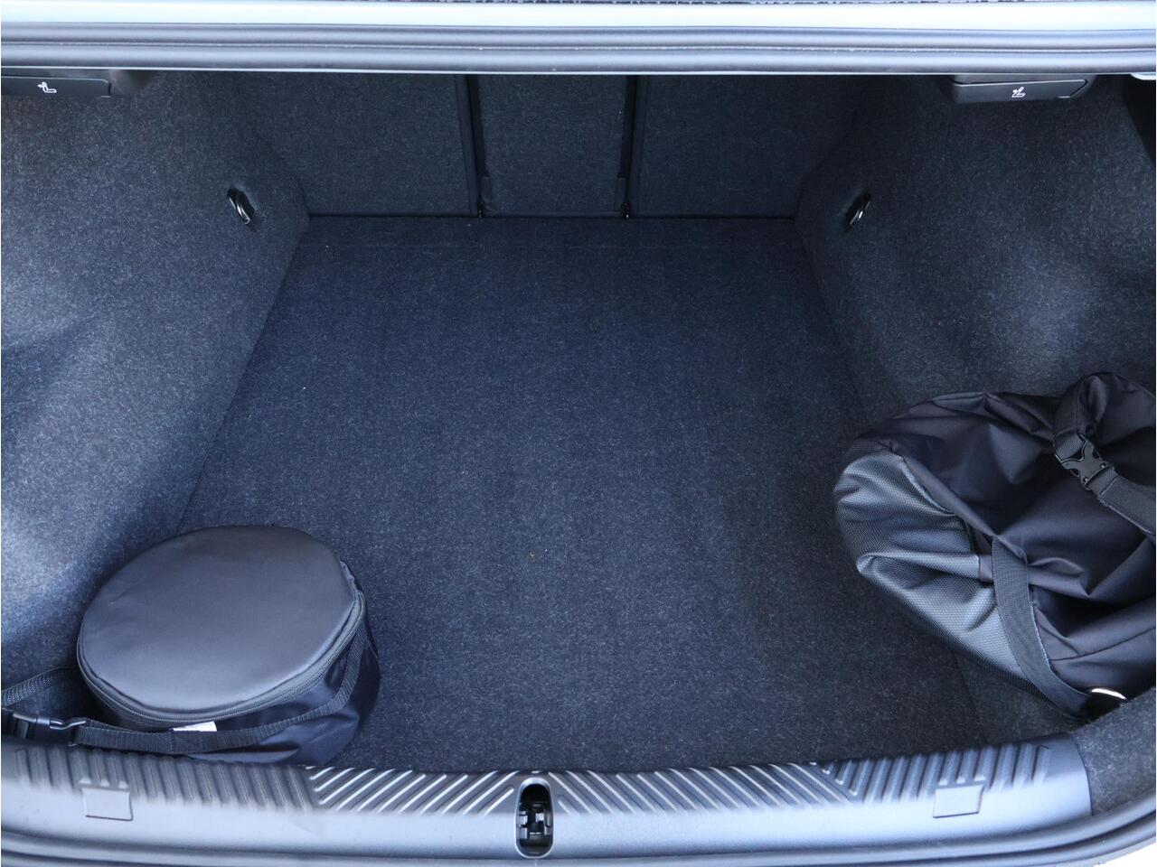 BMW 5-SERIE 530e M Sport Edition M Sportpakket Pro/ Comfort Access/ Elektrische Trekhaak/ panoramadak/ Driving Assistant Professional/ Bowers & Wilkins/ Stuurwiel Verwarming