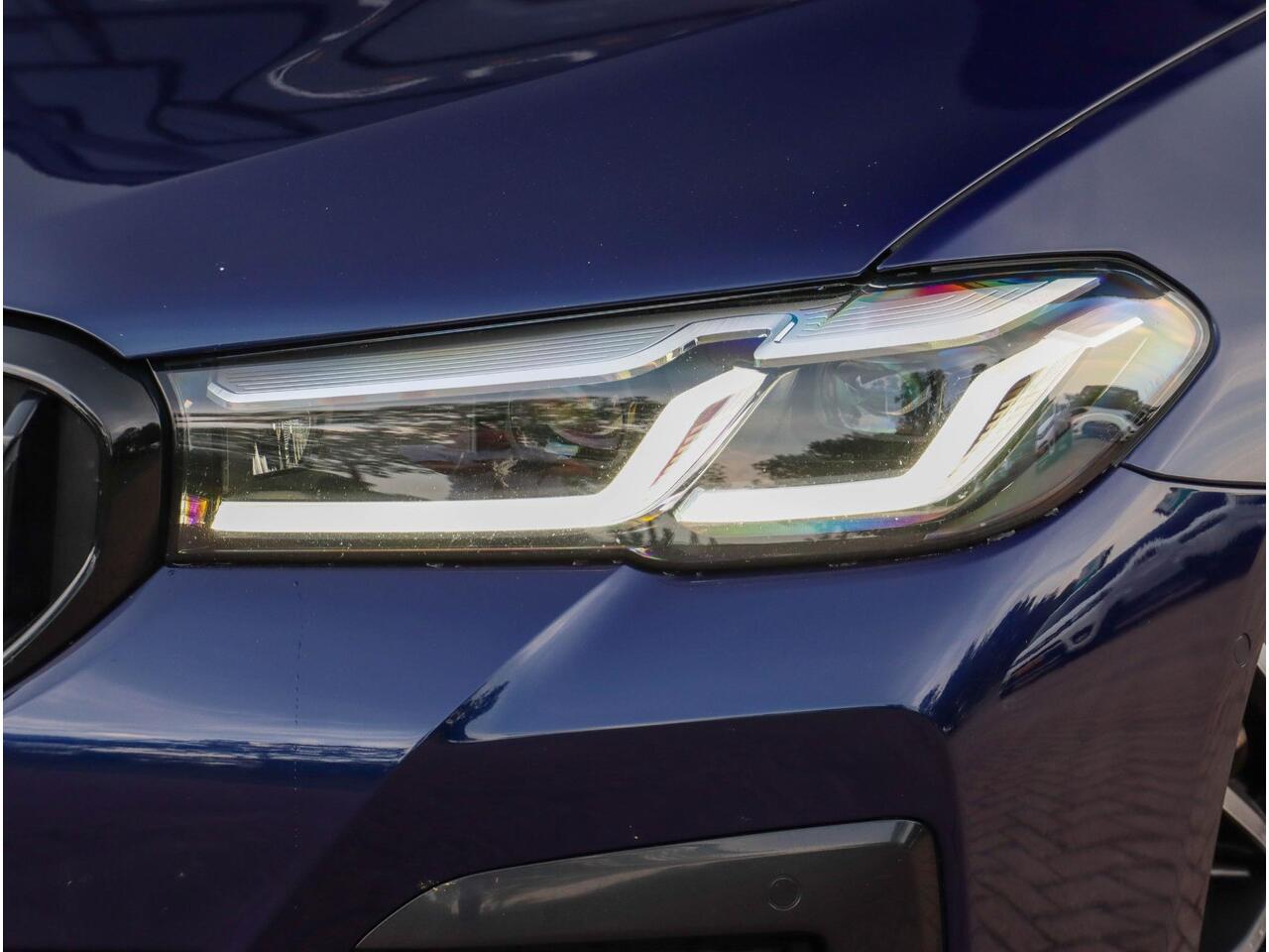 BMW 5-SERIE Touring 530e High Exec M Sport Individual Panodak Harman Kardon ACC Trekhaak