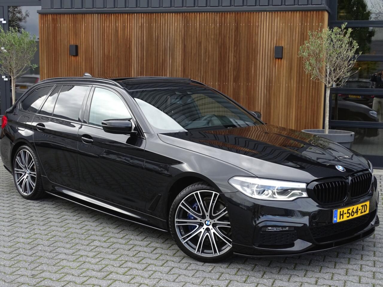 BMW 5-SERIE Touring 530i 252PK / M-Sport / Individual / panormadakraam / *NAP*