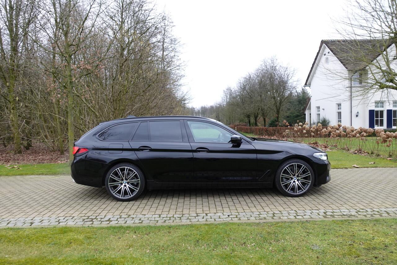 BMW 5-SERIE Touring 520i High Executive Edition | Cruise control | Luchtvering | Stoelverwarming | LED |