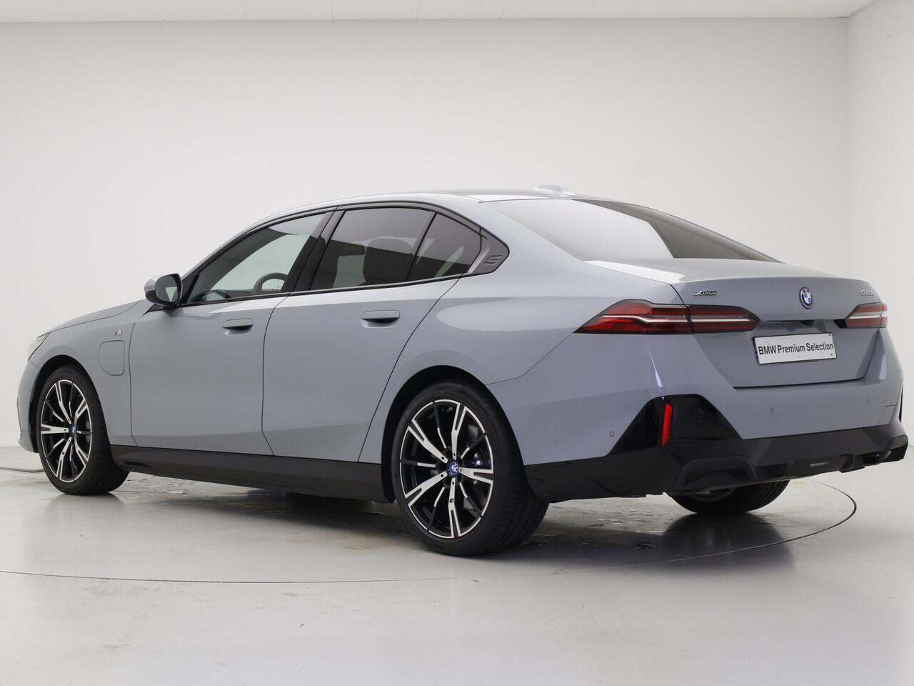 BMW 5-SERIE 550e xDrive M-Sport | Trekhaak | CoPilot | 20" | Bowers & Wilkins Surround | 489 pk