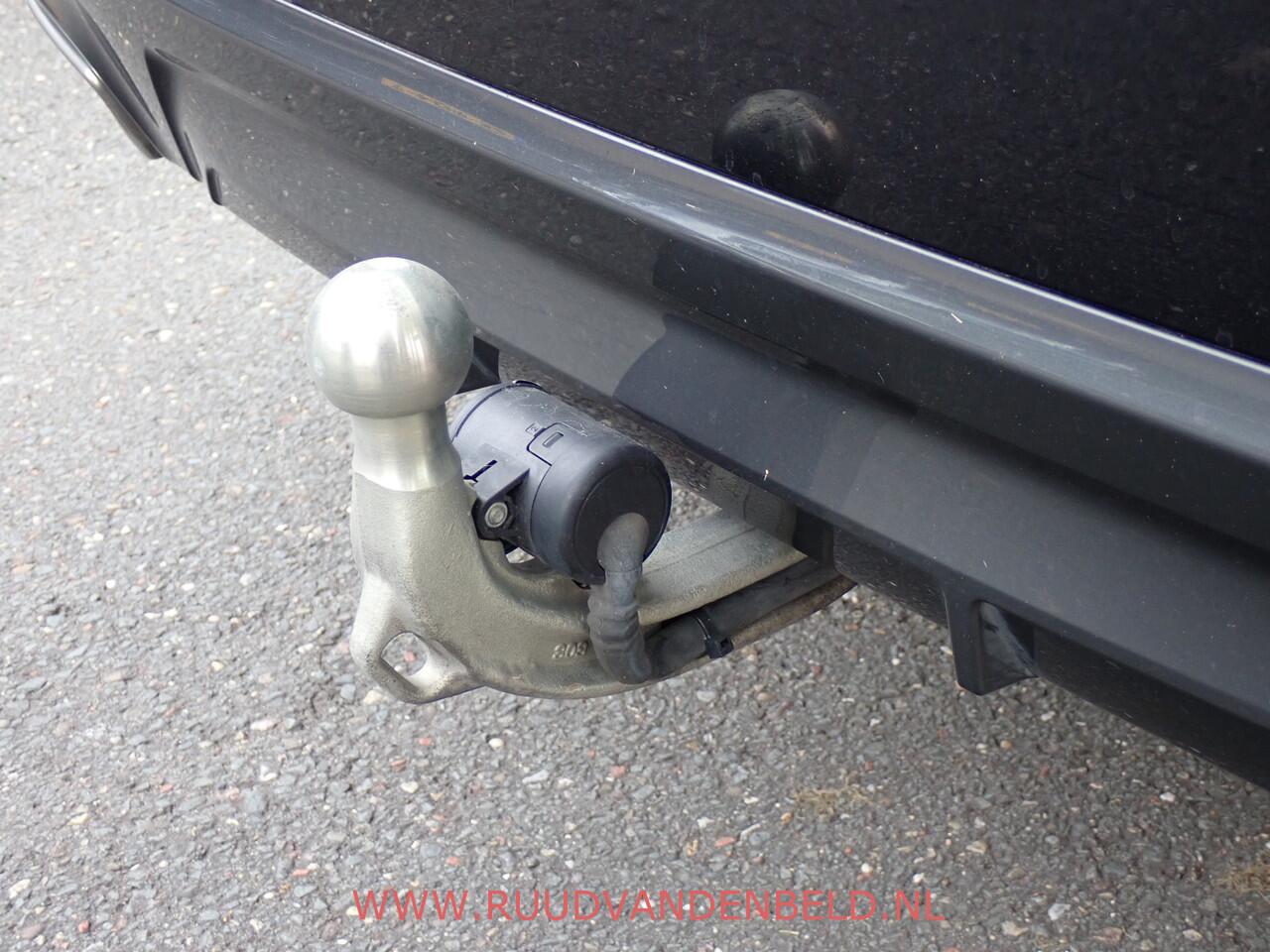 BMW 5-SERIE Touring 520i LCI M-PAKKET SHADOWLINE PANODAK/COMFORTLEER/TREKHAAK