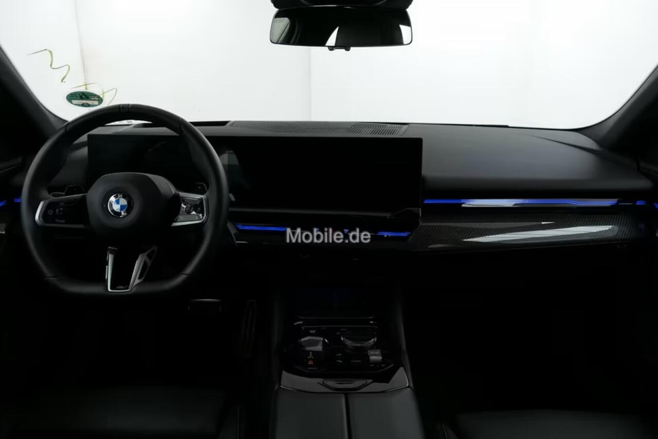 BMW 5-SERIE Touring 520iA M-SPORT ** ADAPT. LED, LEDER, PANORAMA, TREKH, H&K SOUND, DR. ASS+ ** 1e EIG - UNFALLFREI ** ** INFORMEER OOK NAAR ONZE AANTREKKELIJKE FINANCIAL-LEASE TARIEVEN **