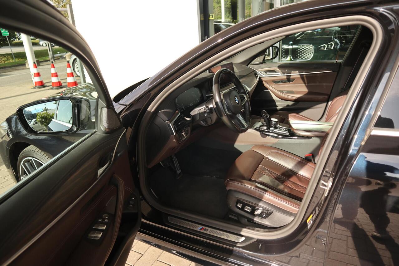 BMW 5-SERIE Sedan 530e M Sport Plus | Exklusive volleder | Stuur- en stoelverwarming | Harman Kardon | Head-up Display | 20" M Y-Spaak | Comfort Access | Galvanische bedieningselementen
