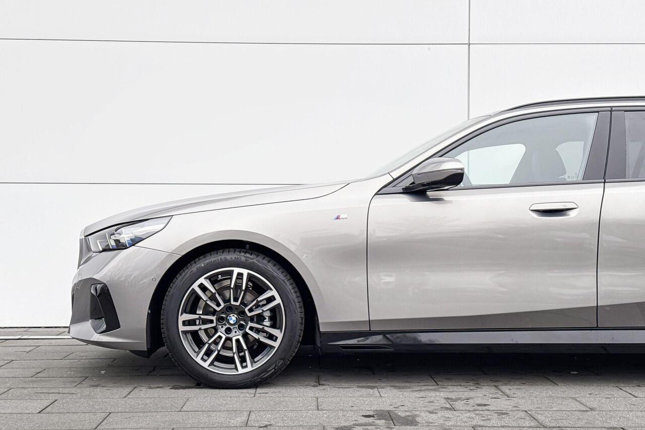 BMW 5-SERIE Touring 520i M-Sport | Selections | M Sport | Stoelverwarming | Achteruitrijcamera |