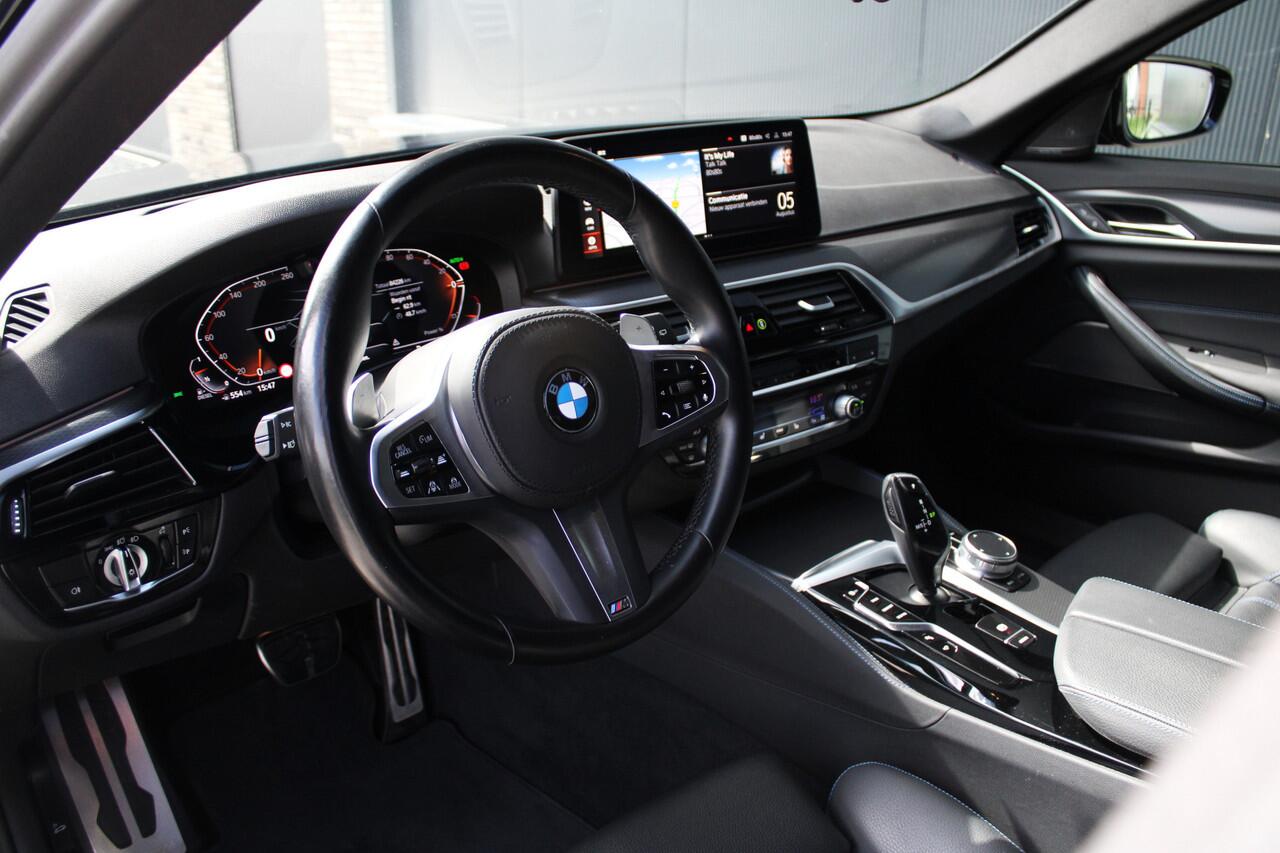 BMW 5-SERIE Touring 530d M-Sport - Trekhaak - Pano - Laser - HUD - 360 Camera - Keyless - Sportstoelen - H&K - Fabrieksgarantie - Rijklaar