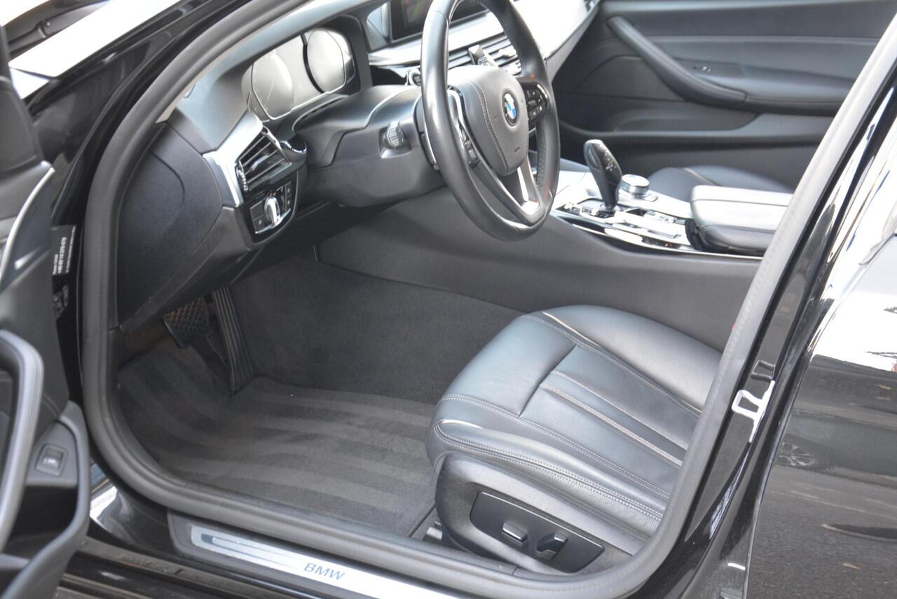 BMW 5-SERIE Touring 520d Business Edition Plus | Leer | Stoelverwarming | Led pakket