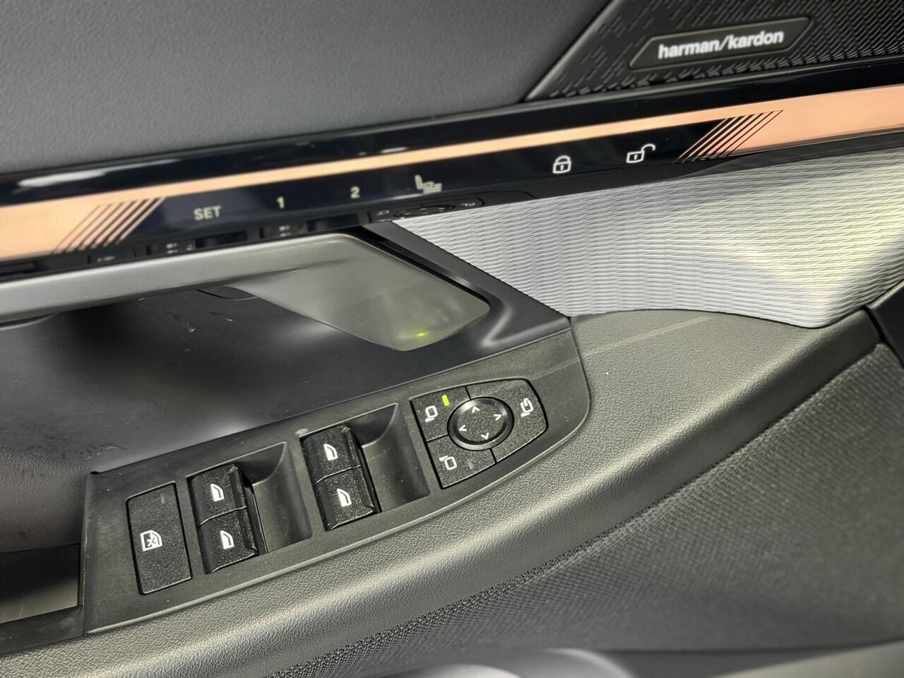 BMW 5-SERIE 550e xDrive M SPORT 4 WHL besturing / Leder