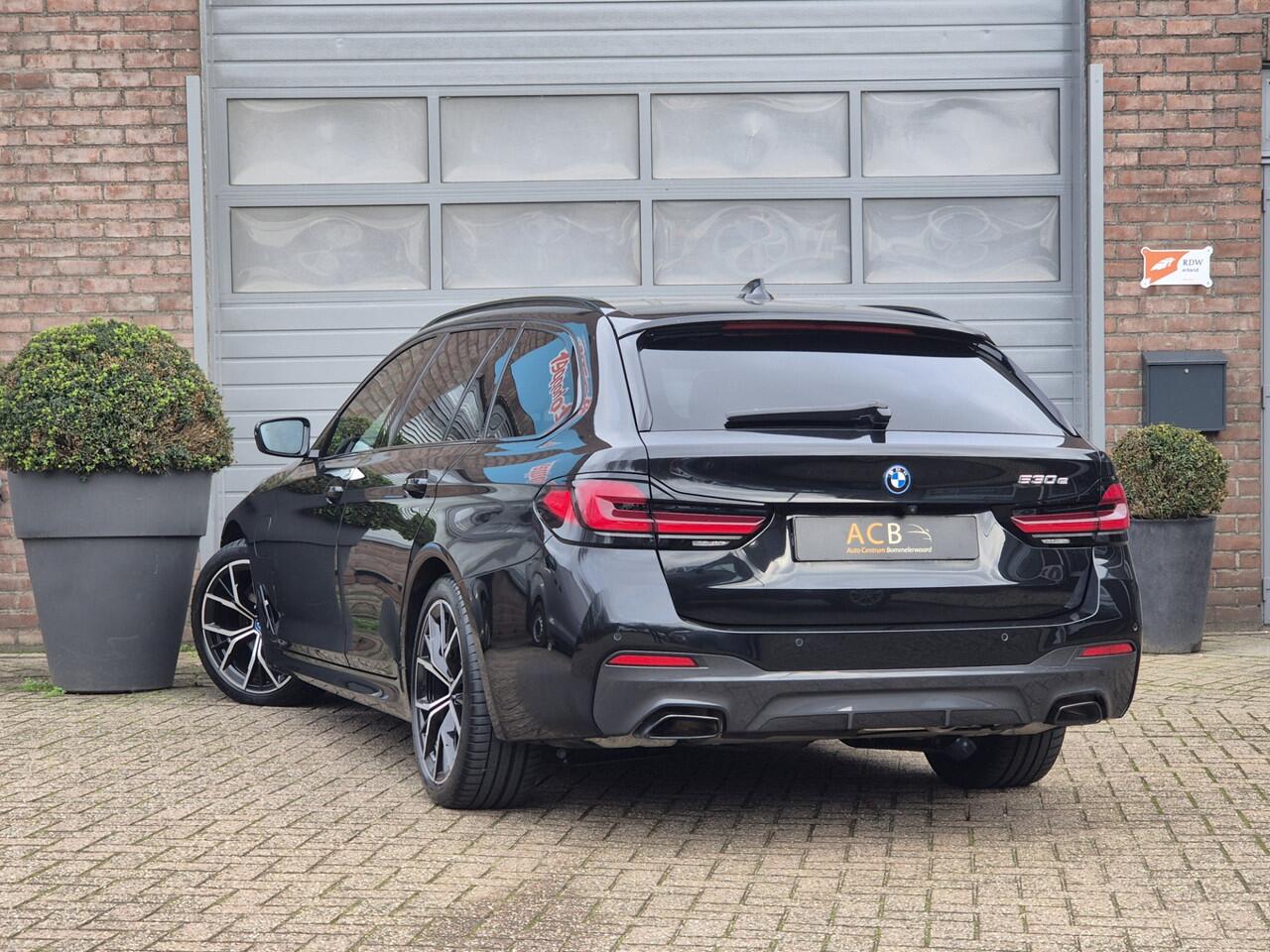 BMW 5-SERIE 530 e M-Sport Hybride Schuifdak, Leder M-pakket / Panoramadak.