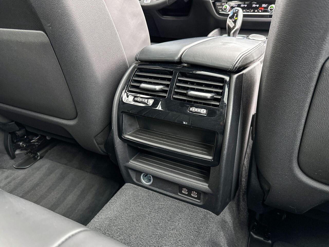 BMW 5-SERIE Touring 520i M Sport | Trekhaak | Panoramadak