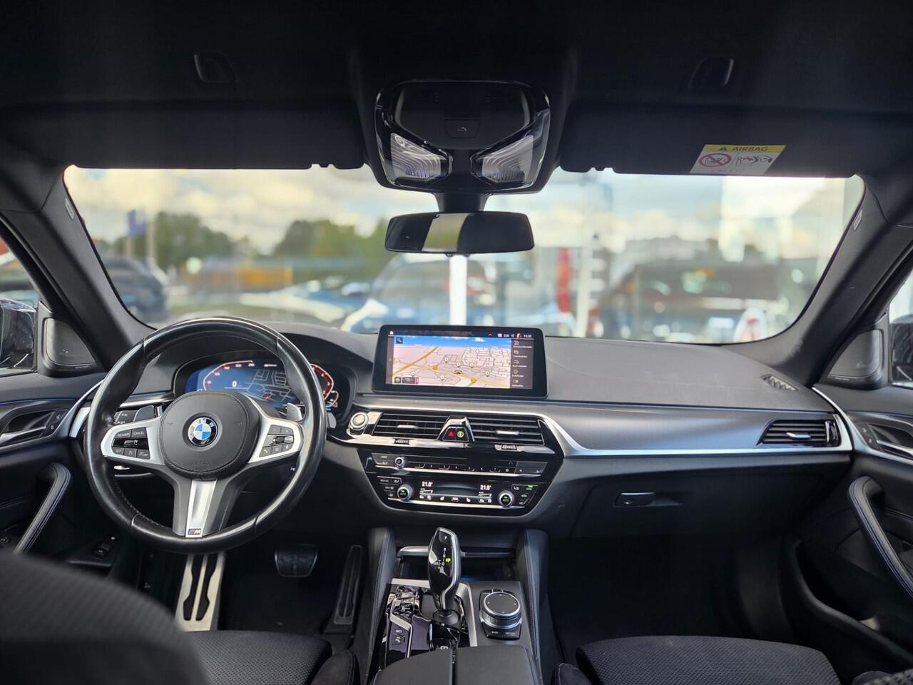 BMW 5-SERIE Touring 530e M-Sport Laser HUD Keyless