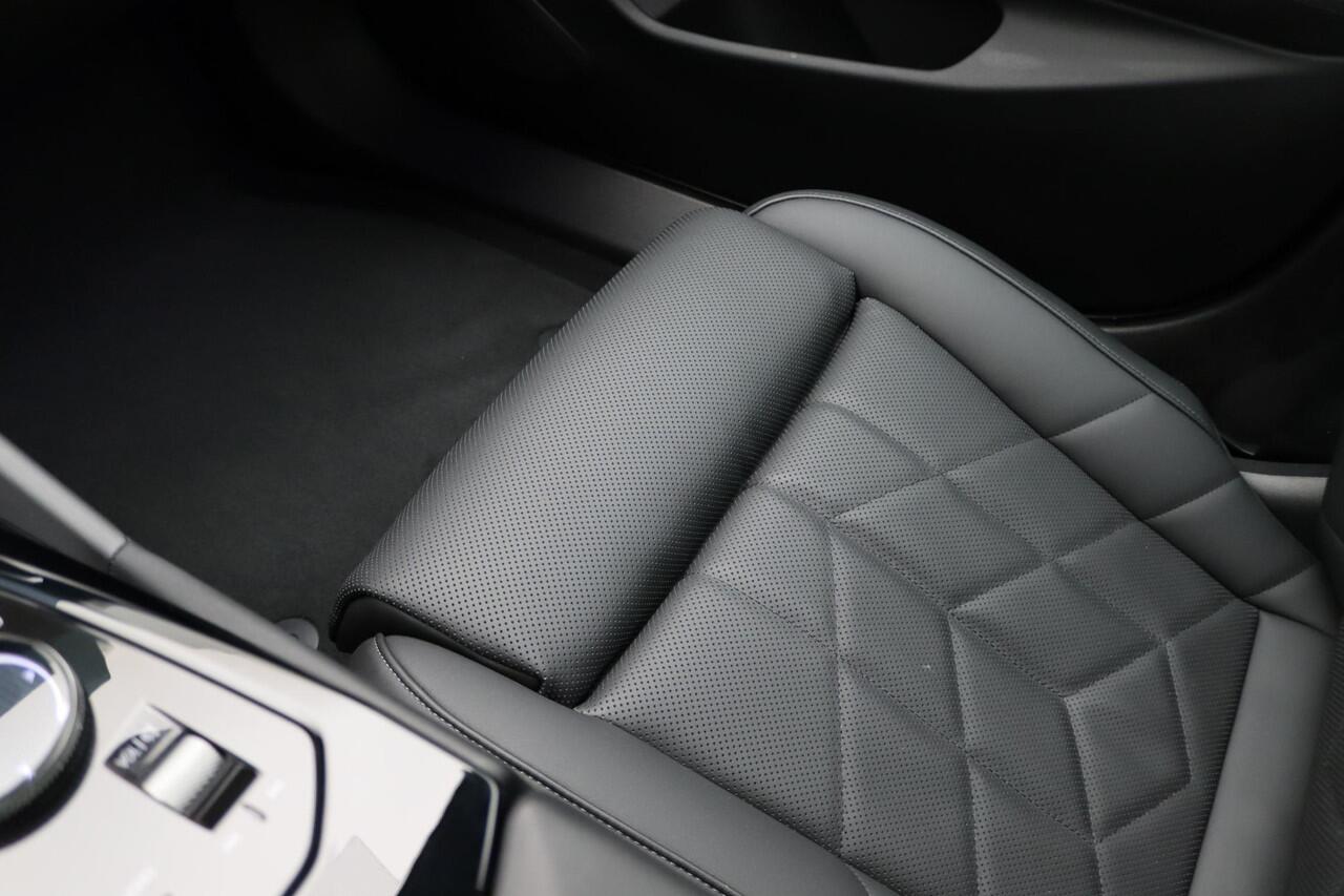 BMW 5-SERIE Sedan 530e M Sportpakket | Innovation Pack | Panoramadak | Driving Assist. Prof. | Comfortstoelen + Ventilatie | 20"