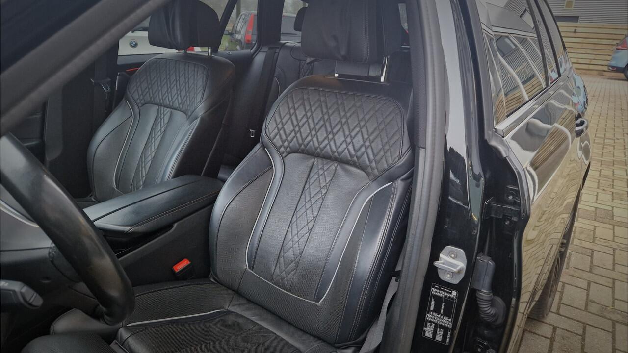 BMW 5-SERIE Touring 520d High Executive ACC / M-Pakket / Virtual display / Stoel verwarming & verkoeling / Carplay / Memory