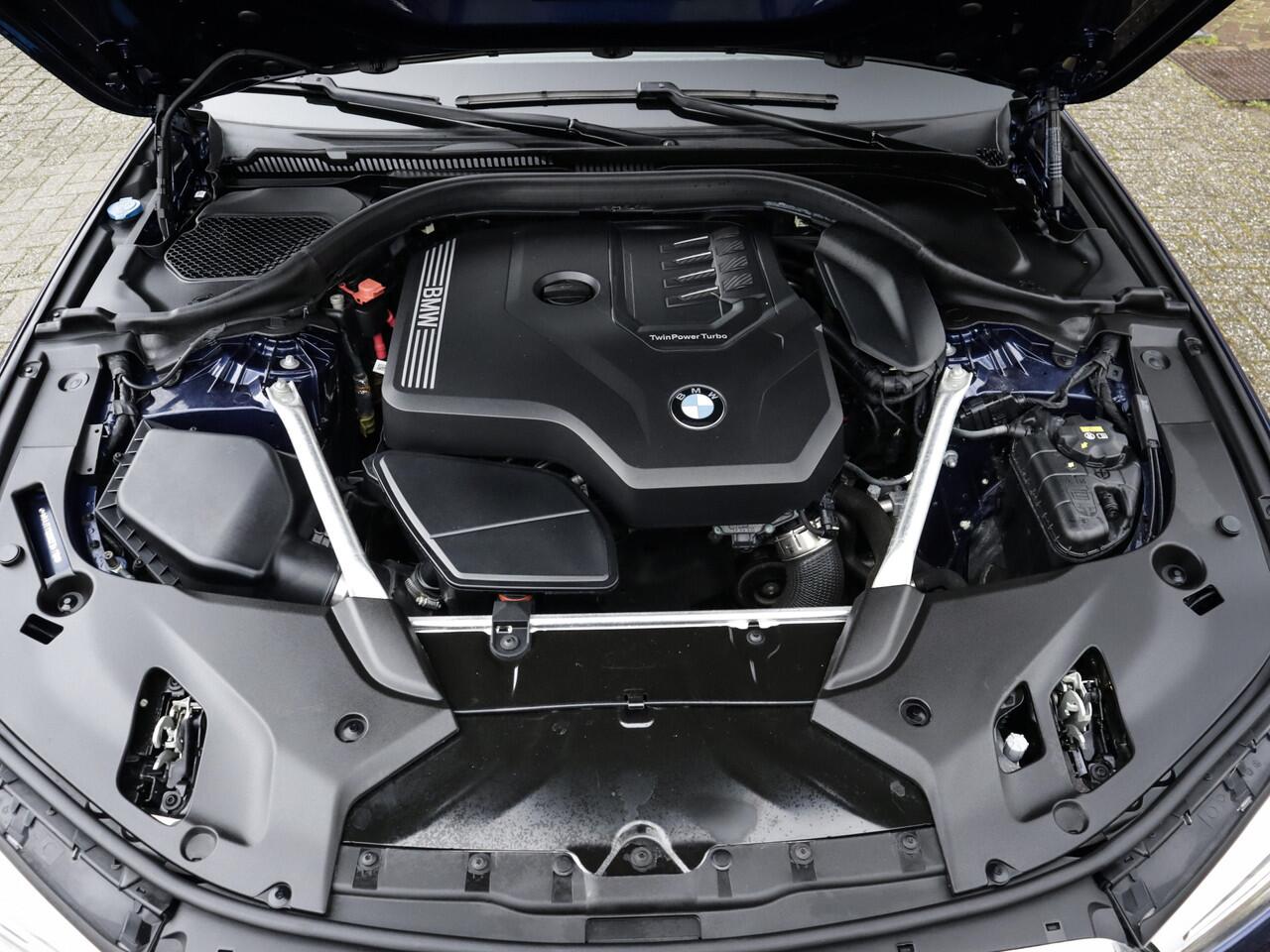 BMW 5-SERIE Touring 520i High Executive Edition 2e-Eig. & Keurig-Onderh. BOVAG-Garantie. NL-Auto.