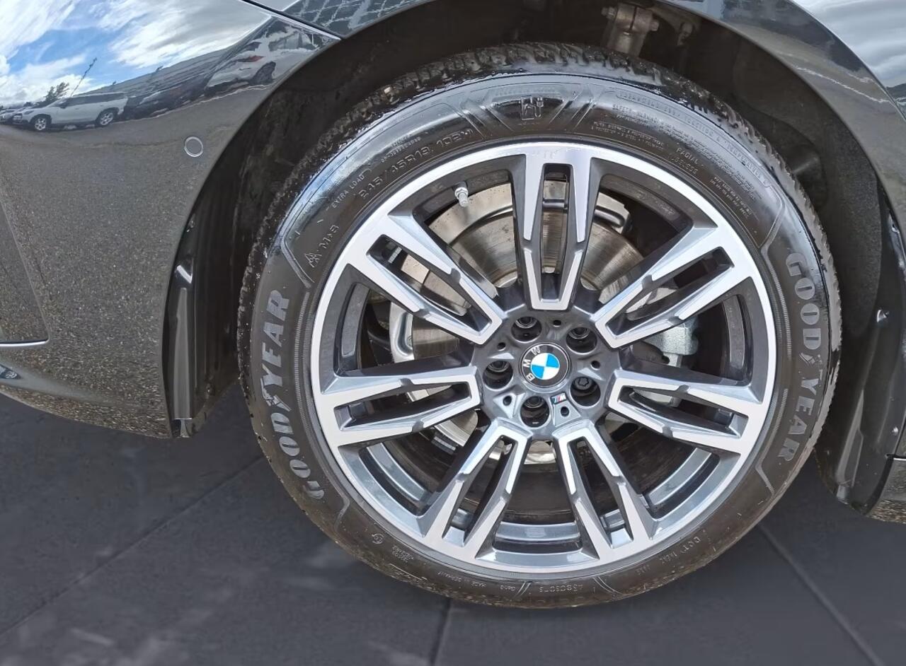 BMW 5-SERIE Touring 520d M-Sport 197 PK ACC Head-Up Trekhaak Stoelkoeling Stuurverwarming Standkachel