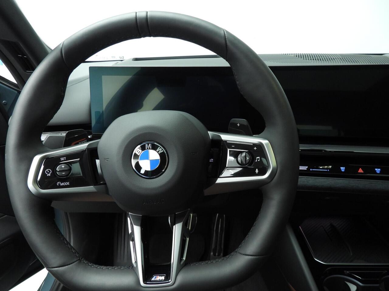 BMW 5-SERIE Touring 540d xDrive | M-Sportpakket | LED | HUD | Schuifdak | Active cruise | Elektr. zetels | DAB | Bowers & Wilkins sound | Alu 21 inch