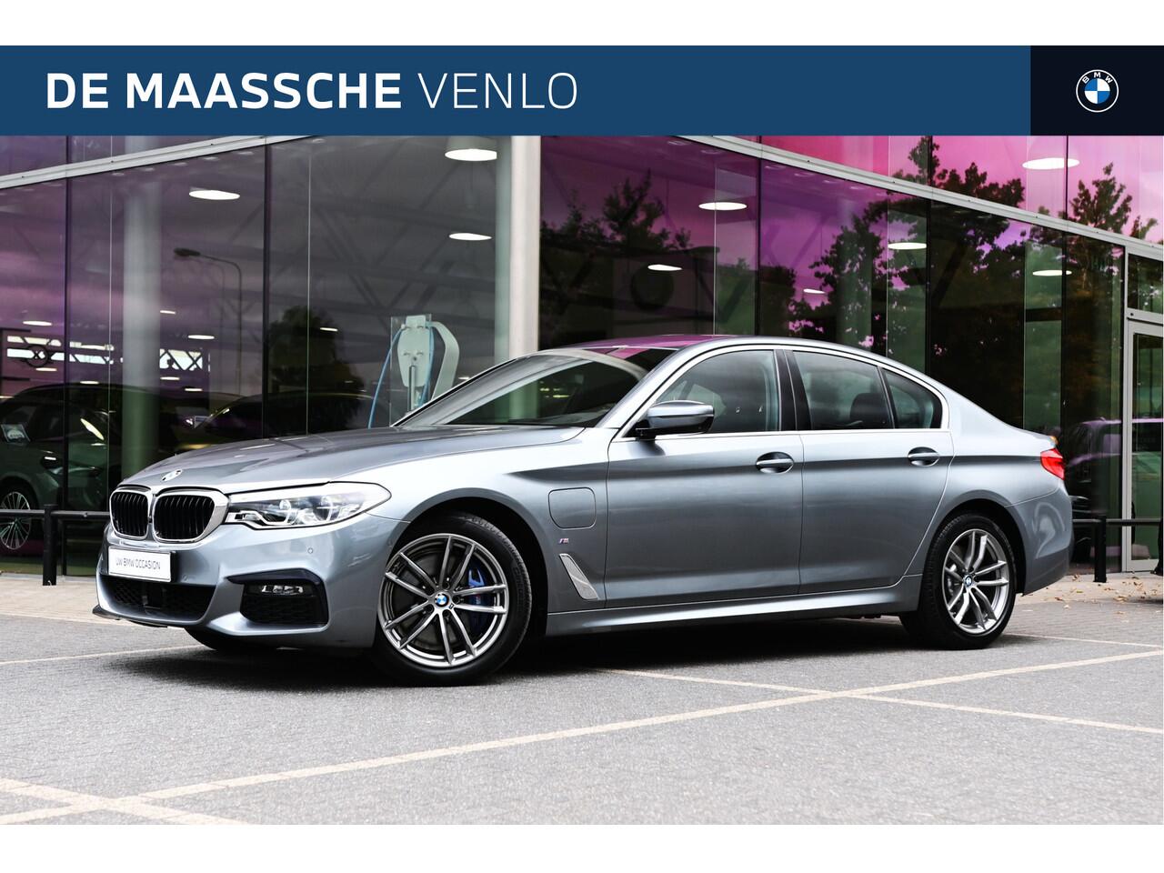 BMW 5-SERIE 530e xDrive High Executive M Sport Automaat / Sportstoelen / Soft Close / Comfort Access / Adaptieve LED / Head-Up / Stoelverwarming / BMW Live Cockpit Professional